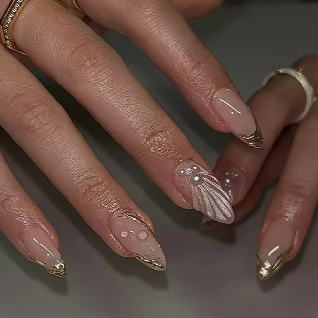 Shell Kiss – Your Hands Deserve a Seaside Romance
