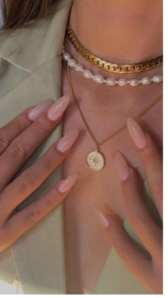 Shell Kiss – Your Hands Deserve a Seaside Romance